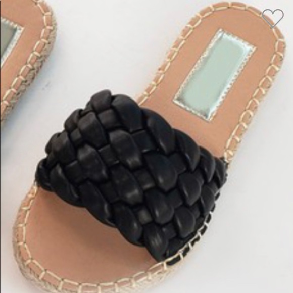 𝗕𝗿𝗮𝗶𝗱𝗲𝗱 𝗻𝘂𝗱𝗲 𝘀𝗹𝗶𝗱𝗲 𝘀𝗮𝗻𝗱𝗮𝗹𝘀 - Picture 3 of 4